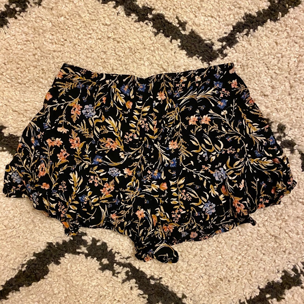 UO Flowy Flower Shorts